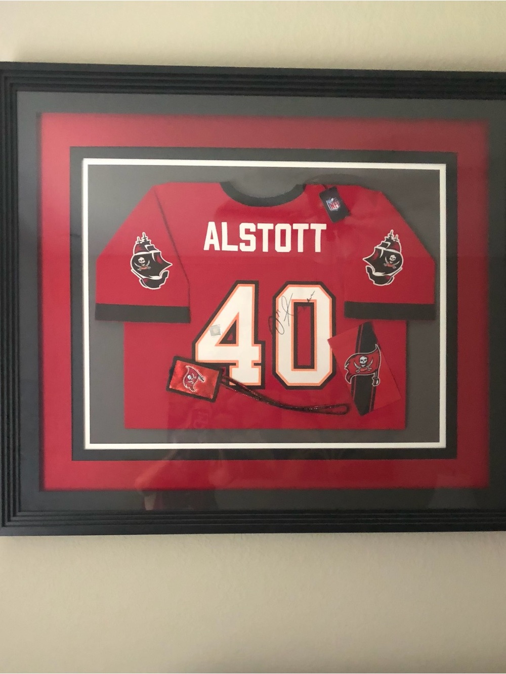 NFL Framed Red Buccaneers Alstott #40 Jersey Wall Art